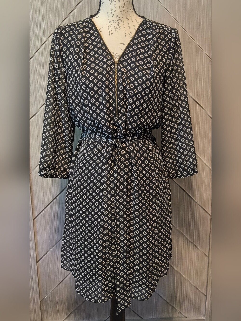 IZ Byer XL Black White Geometric Print Zip Front Tie Waist Shirt Dress